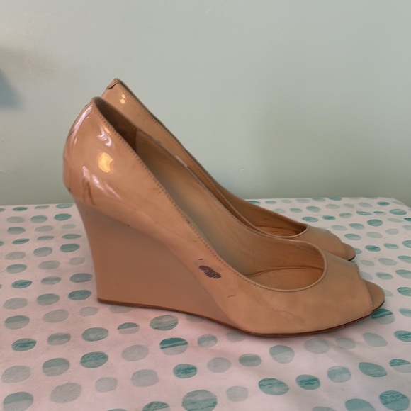 ***NEED GONE ASAP***Jimmy Choo patent leather peep toe wedges size 39 - Picture 2 of 10
